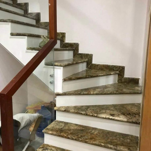 Cầu Thang Đá Vàng Alaska – Sang Trọng, Bền Đẹp, Giá Tốt- 005