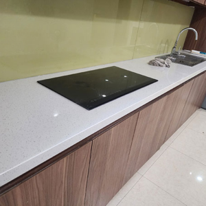 Đá bàn bếp trắng sứ